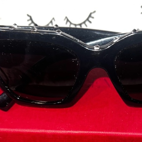 Valentino Black Sunglasses - Picture 3 of 7